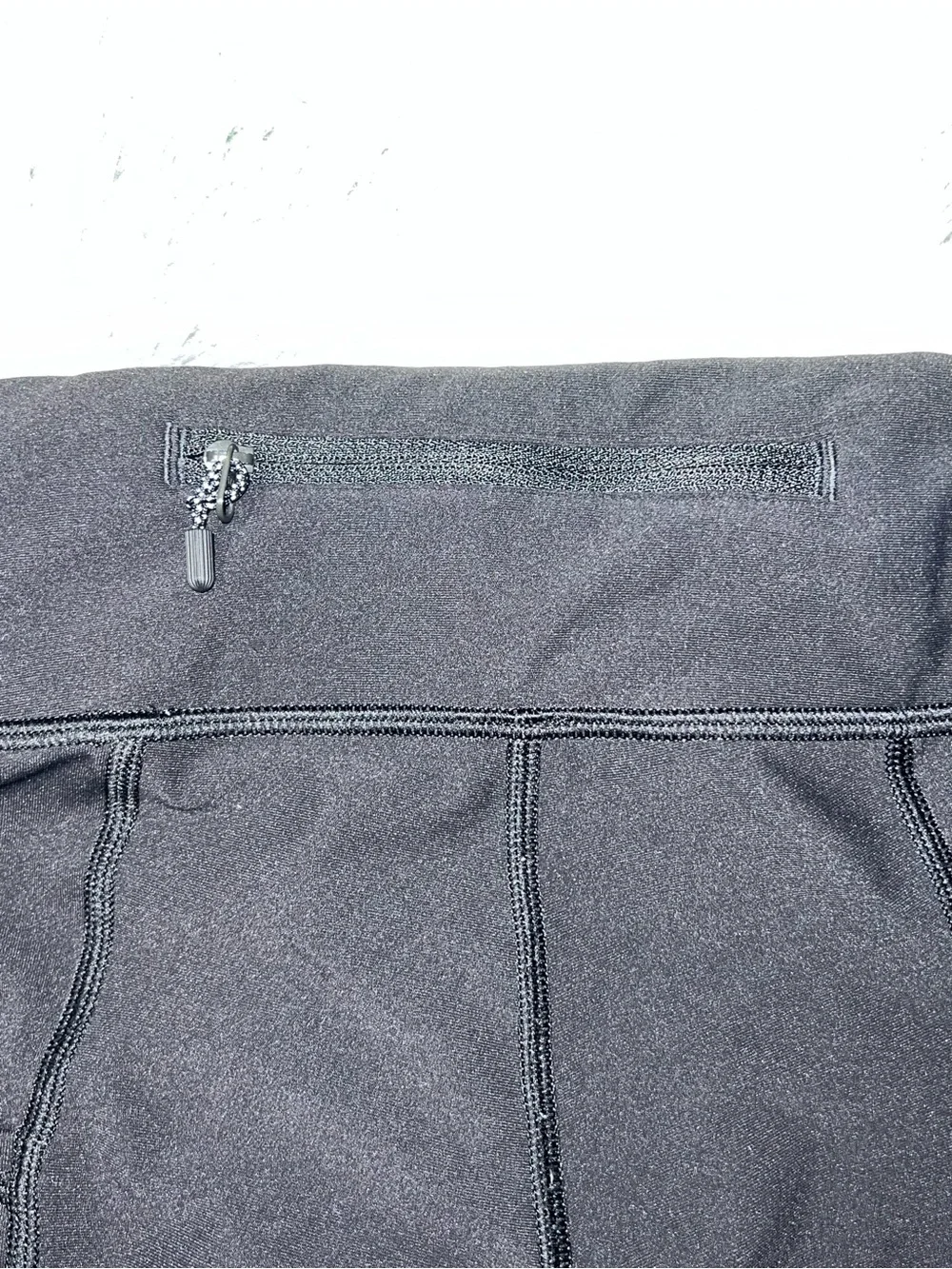 Women’s Lululemon Size 2 Black Capri Leggings with Pockets and Reflective Accent